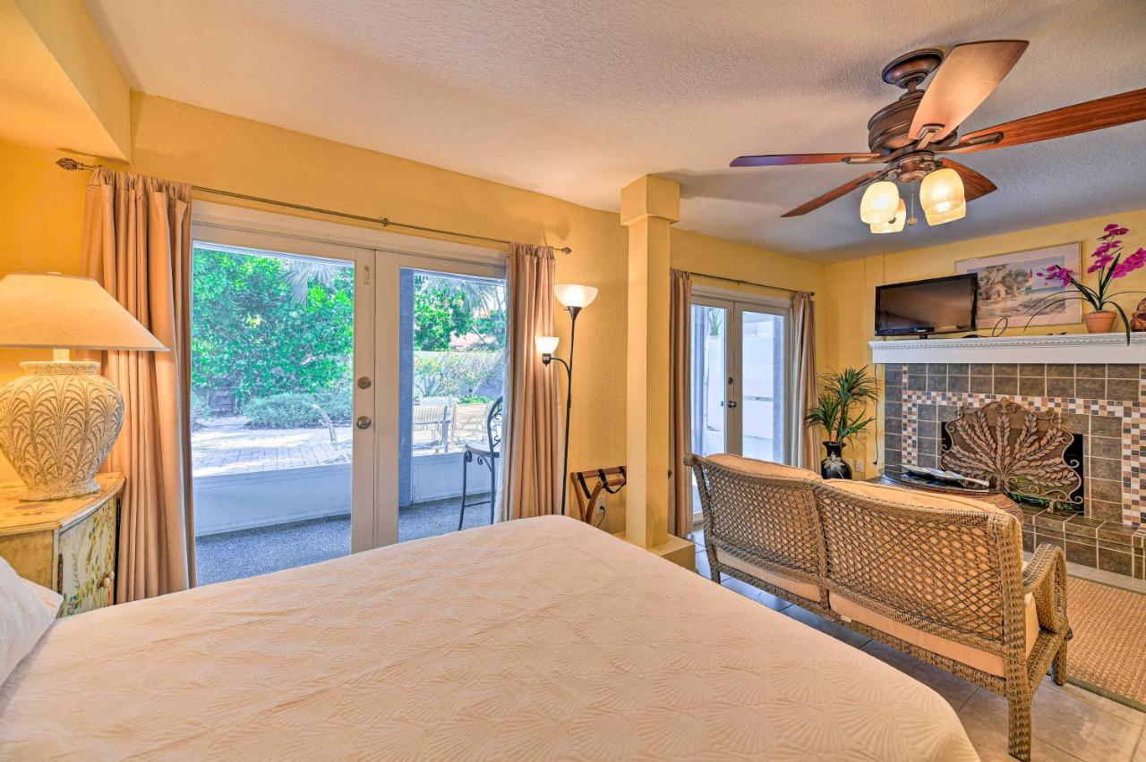 Lido Key Hideout With Patio And Yard And Walk To Beach! 사라소타 외부 사진